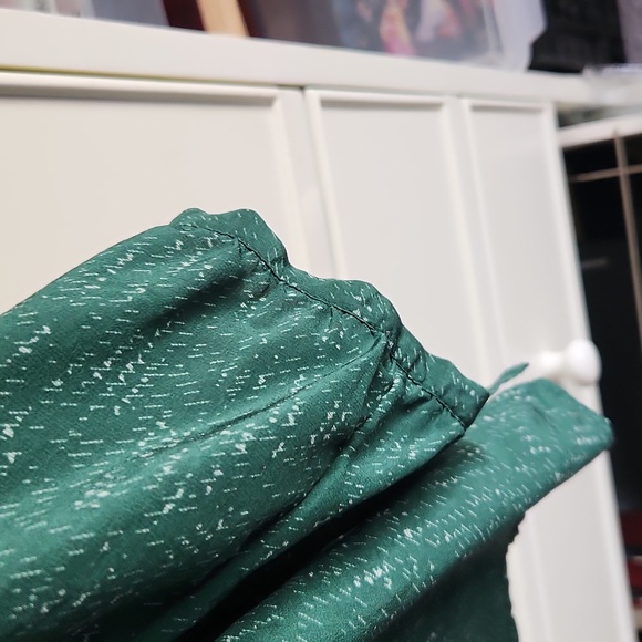 EUC Joie Green Print Silk V Neck Popover Blouse - Picture 3 of 6